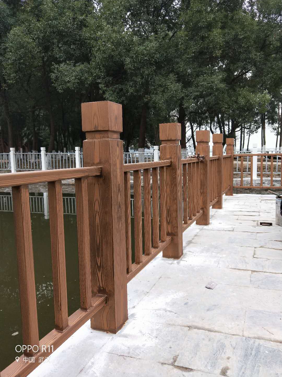 四平河道护栏木纹漆施工项目